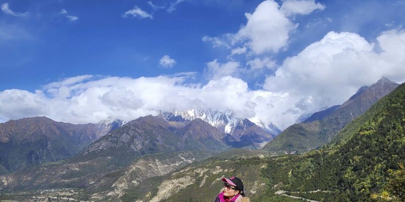 由於「南迦巴峰」的峰頂長年積雪，也經常被雲霧遮蓋，從不輕易露出「真面目」，因此它也被稱為「羞女峰」。今次我們幸運地在風和日麗的下午清楚看到「羞女峰」，實在為這次西藏旅程畫上完美的句號。